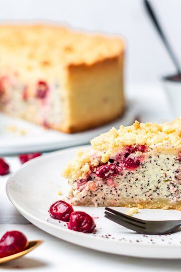 Mohn-Kirsch Kuchen mit Streuseln