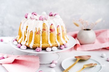 Eierlikör Gugelhupf mit Himbeeren