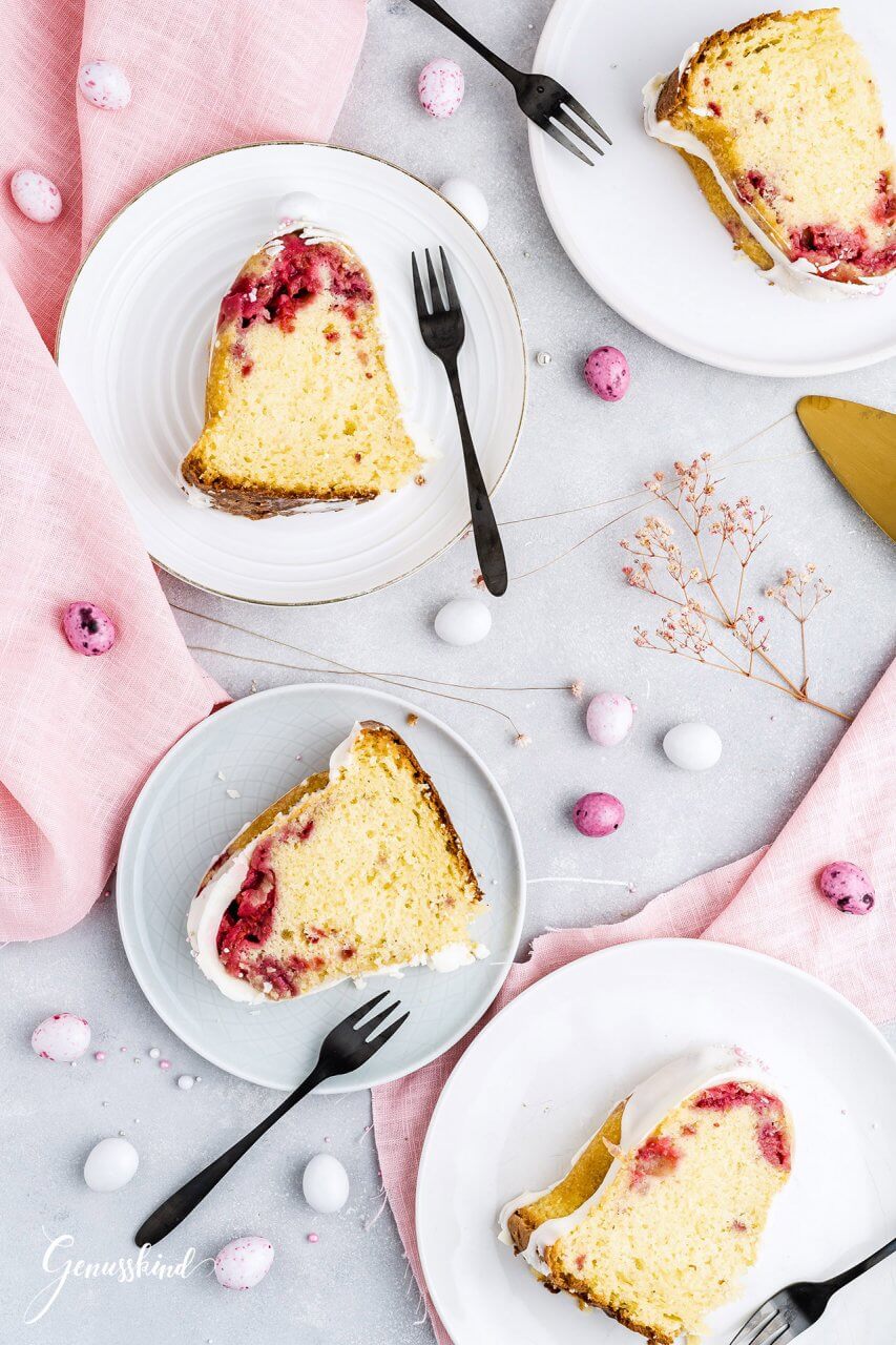 Eierlikör Gugelhupf mit Himbeeren