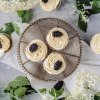 Mohn-Holunder Cupakes mit Brombeeren