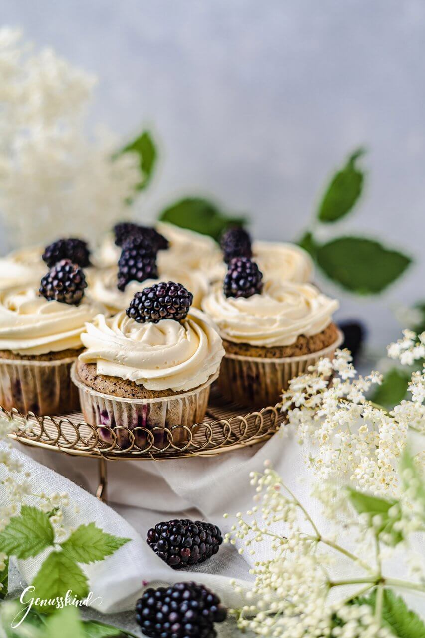 mohn-holunder-cupcakes-brombeeren2