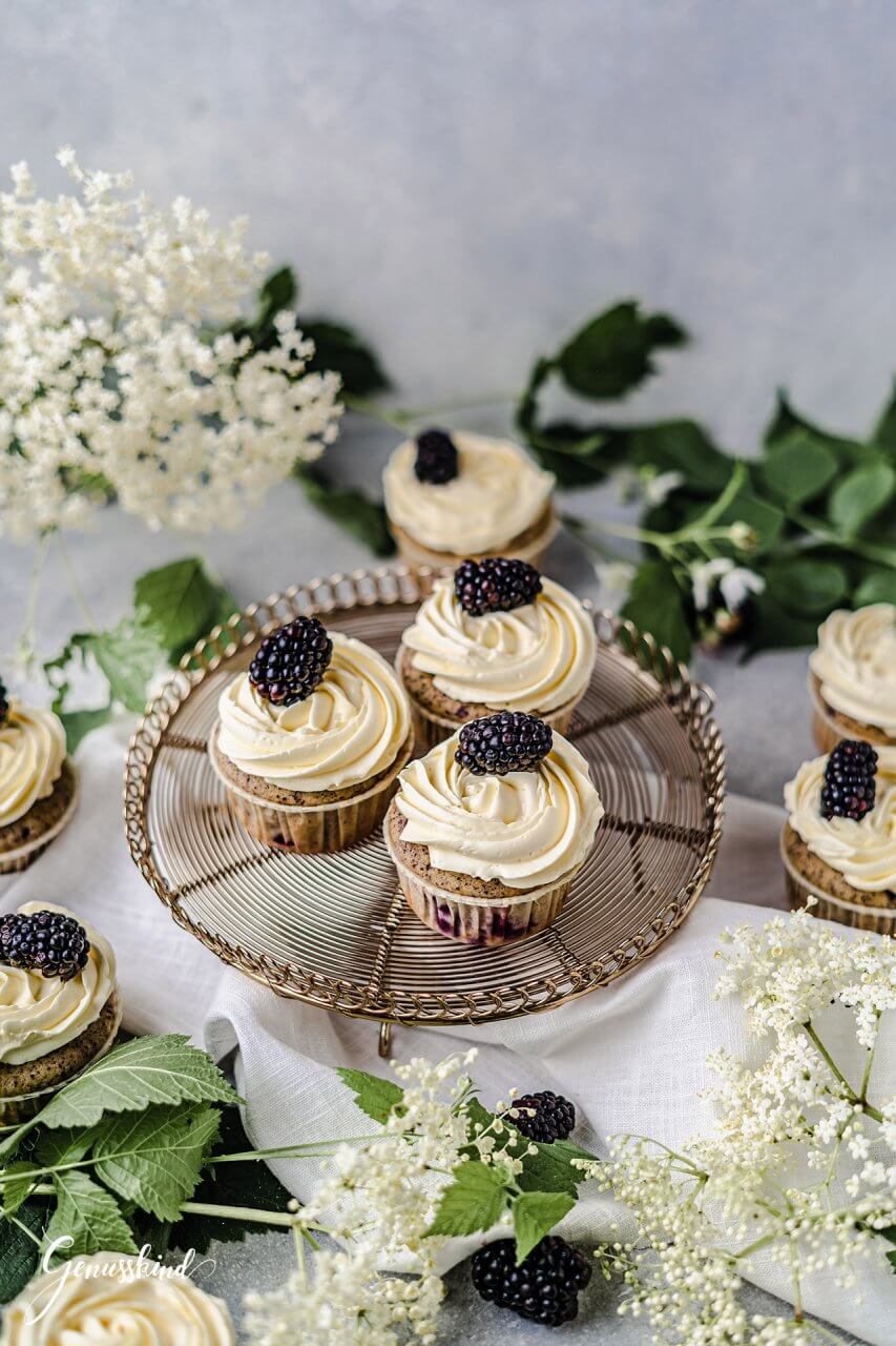 mohn-holunder-cupcakes-brombeeren3