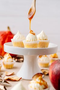 Apfel-Kürbis Cupcakes mit Karamell