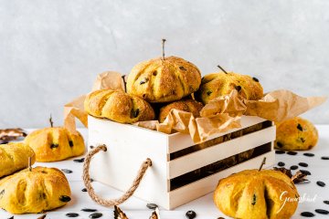 Pumpkin Bread Rolls