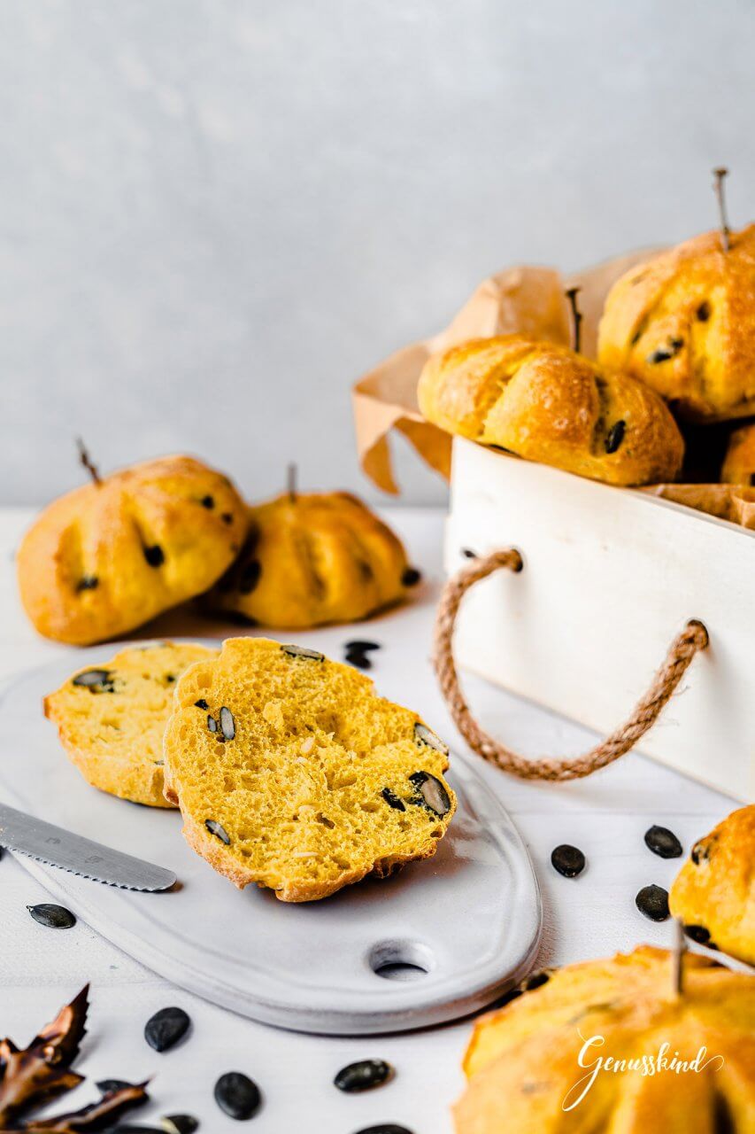 Pumpkin Bread Rolls
