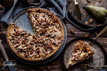 Birnen Tarte mit Rum-Rosinen und Mandeln