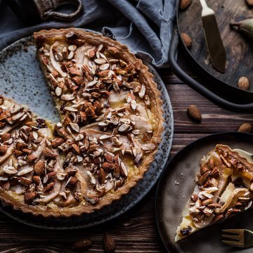 Birnen Tarte mit Rum-Rosinen und Mandeln