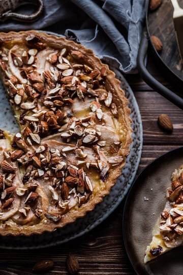 Birnen Tarte mit Rum-Rosinen und Mandeln