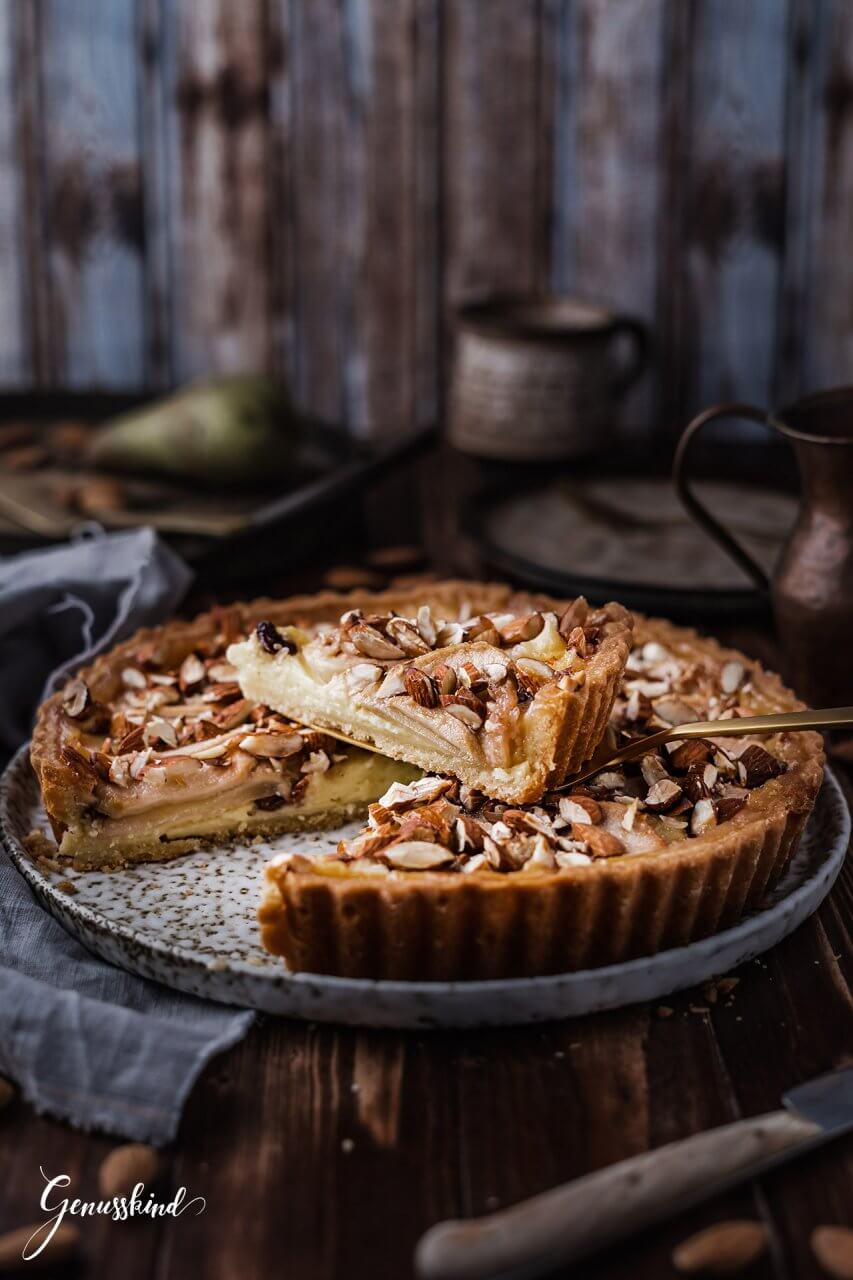 Birnen Tarte mit Rum-Rosinen und Mandeln