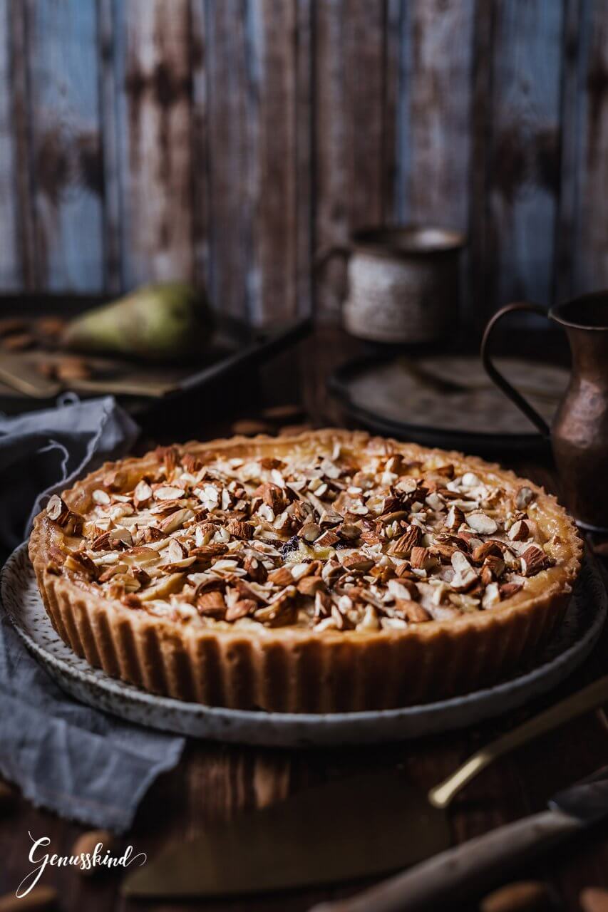 Birnen Tarte mit Rum-Rosinen und Mandeln