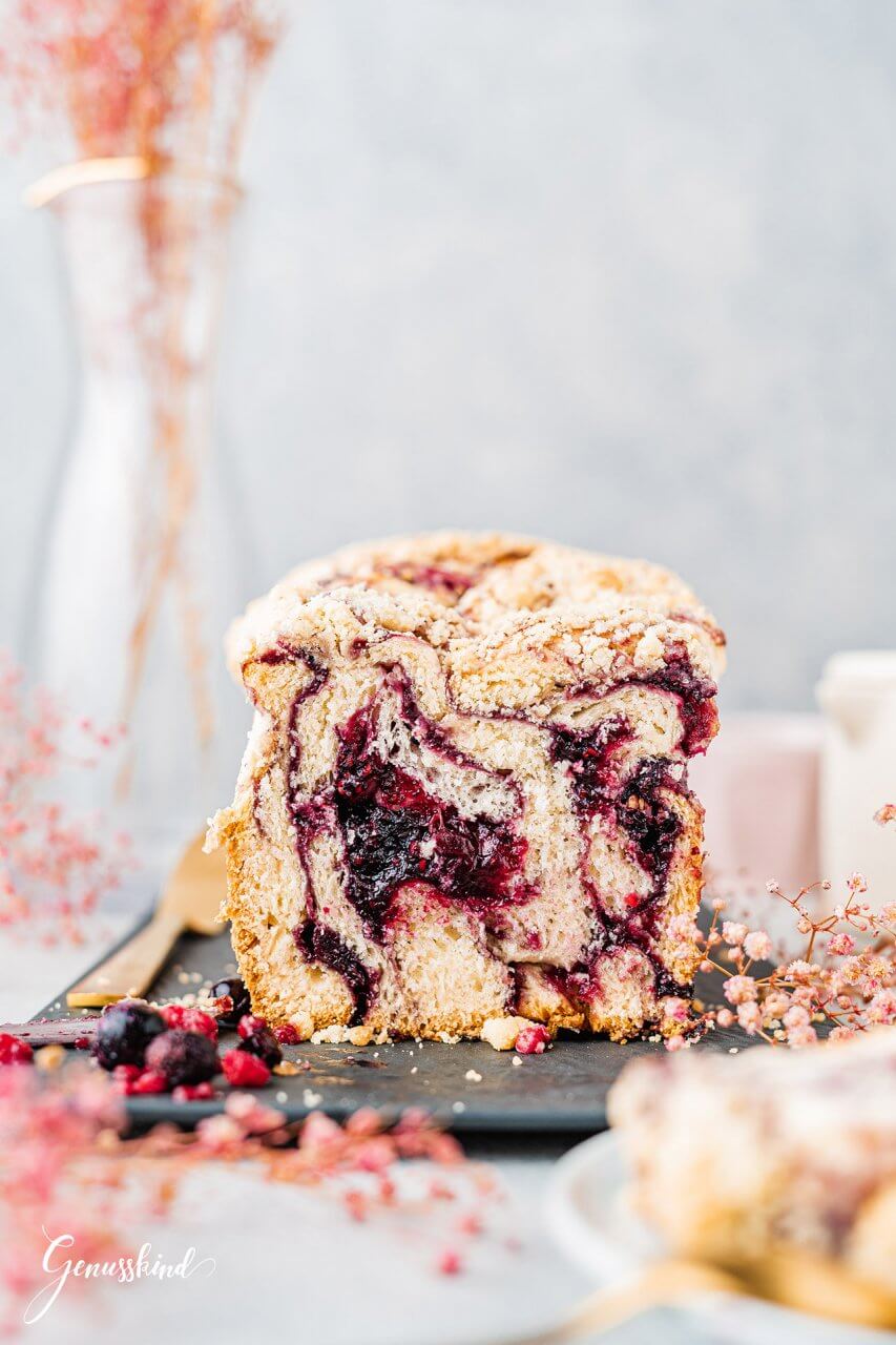 Frühlingshafte Beeren Babka