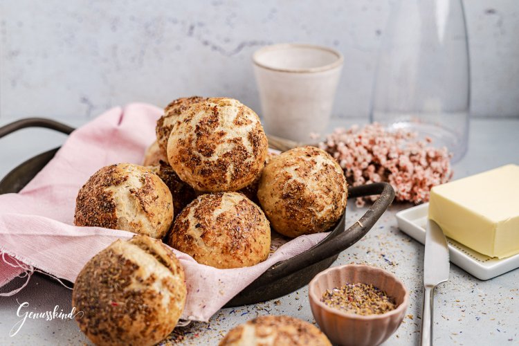 Frühlingsbrötchen mit Karotten