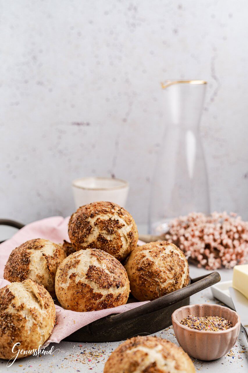 Frühlingsbrötchen mit Karotten