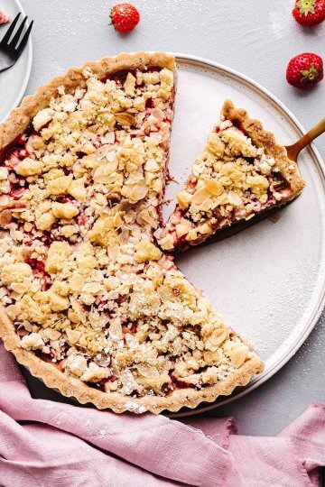 Erdbeer-Rhabarber Tarte mit Streusel