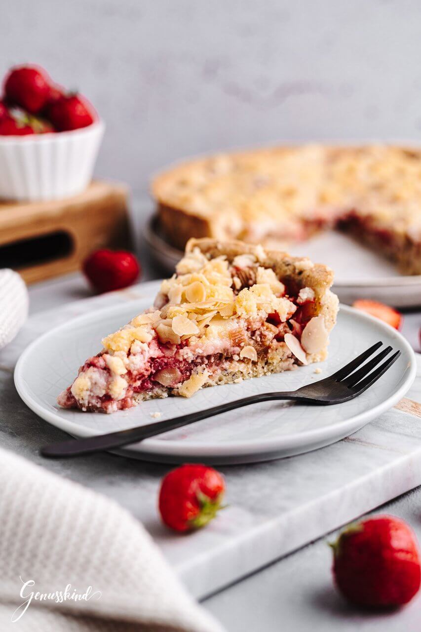 Erdbeer-Rhabarber Tarte mit Streusel