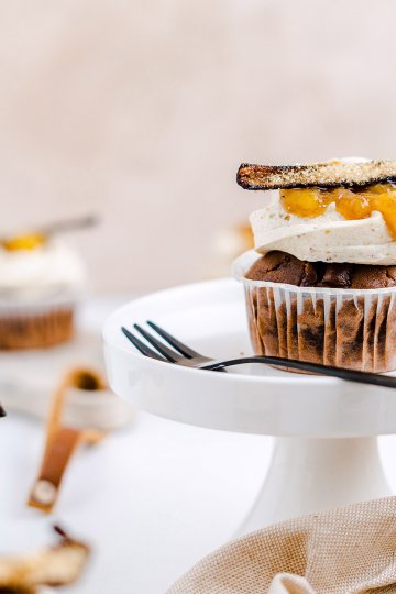 Resteverwertung Deluxe: Bananabread Cupcakes mit Bananenschalen Chips