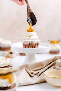 Resteverwertung Deluxe: Bananabread Cupcakes mit Bananenschalen Chips