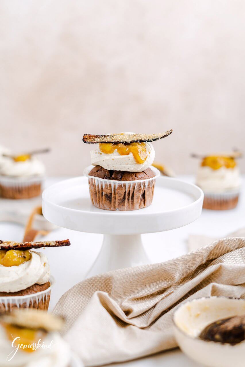 Resteverwertung Deluxe: Bananabread Cupcakes mit Bananenschalen Chips