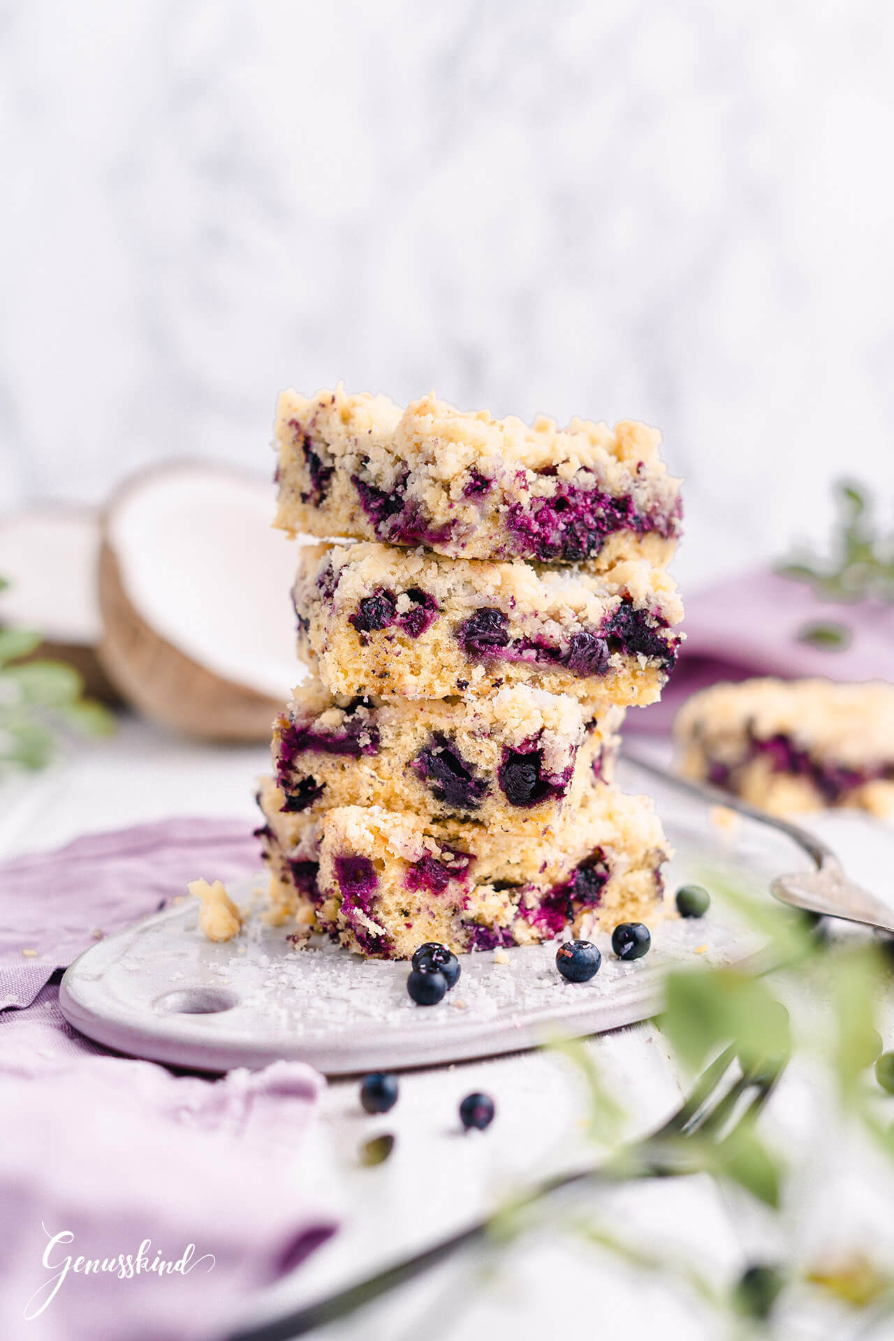 Heidelbeer-Kokos Streuselkuchen mit Limetten - Genusskind