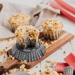 Rhabarber-Mohn Muffins mir Pistazienstreusel