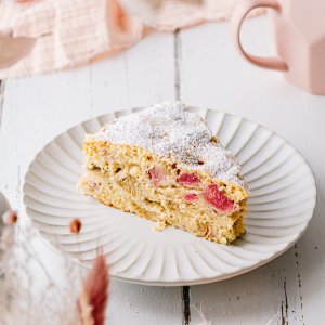 Rhabarberkuchen mit weißem Mohn